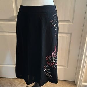 Petites - ANN TAYLOR LOFT Black Skirt - Size 8P